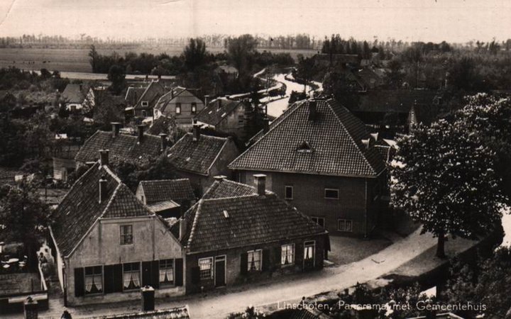 064_voormalig_gemeentehuis_vanf_de_toren_1940.jpg